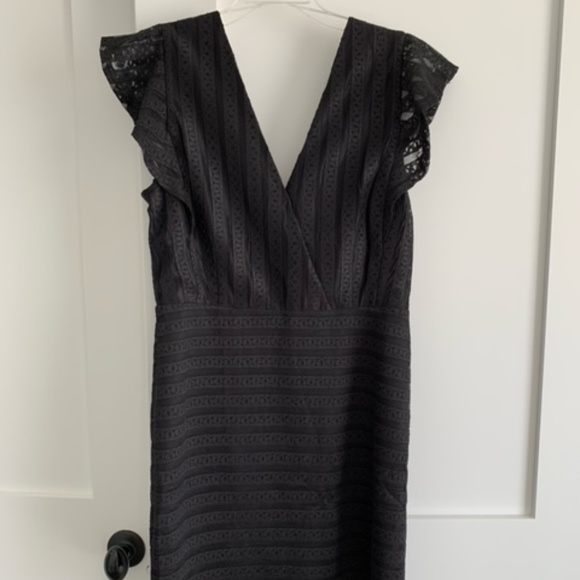JOA black lace dress with v-neck and short sleeves - Picture 1 of 3